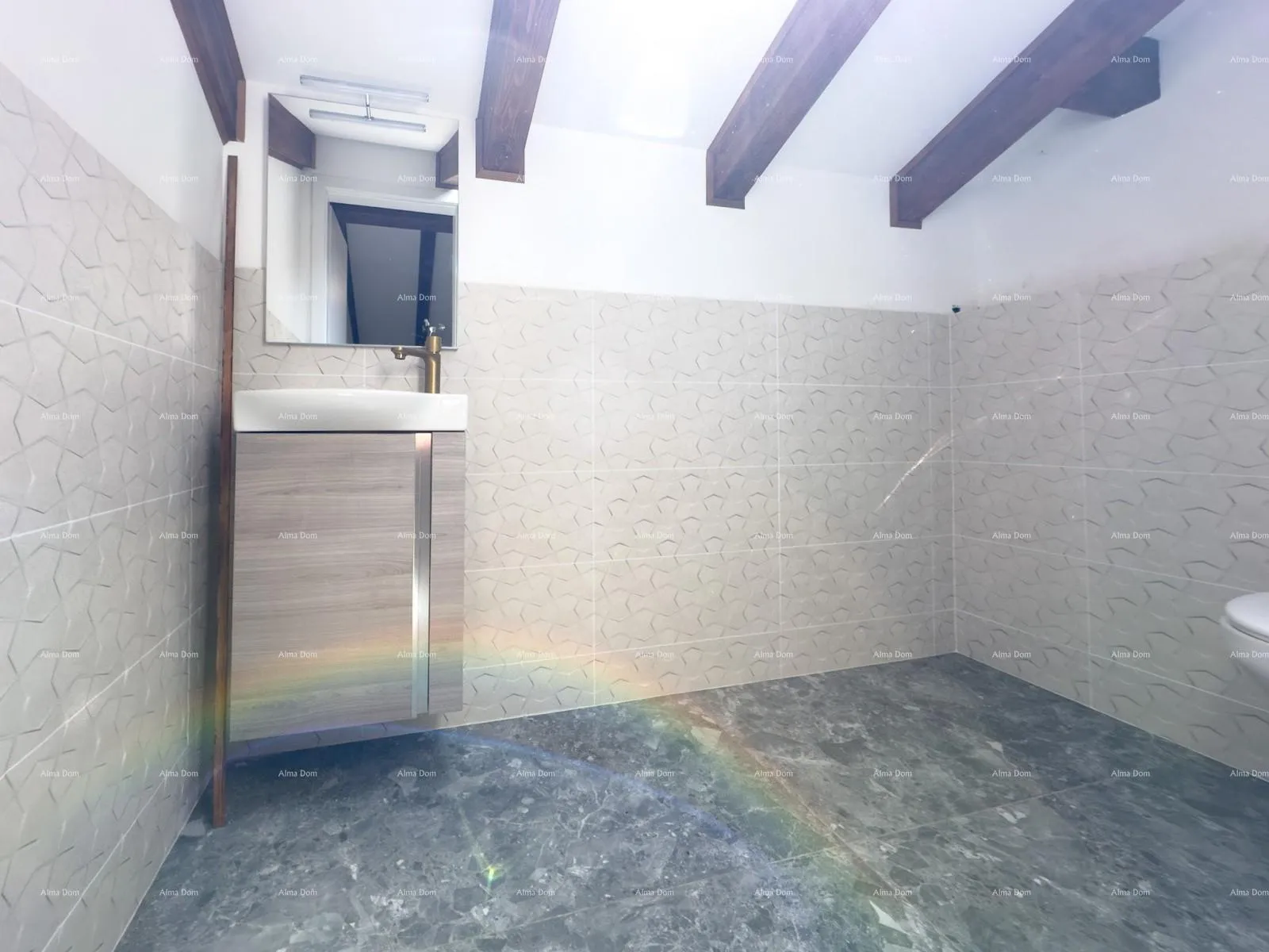 kuća prodajemo renoviranu istarsku kamenu kuću u okolici žminja! - slika 18