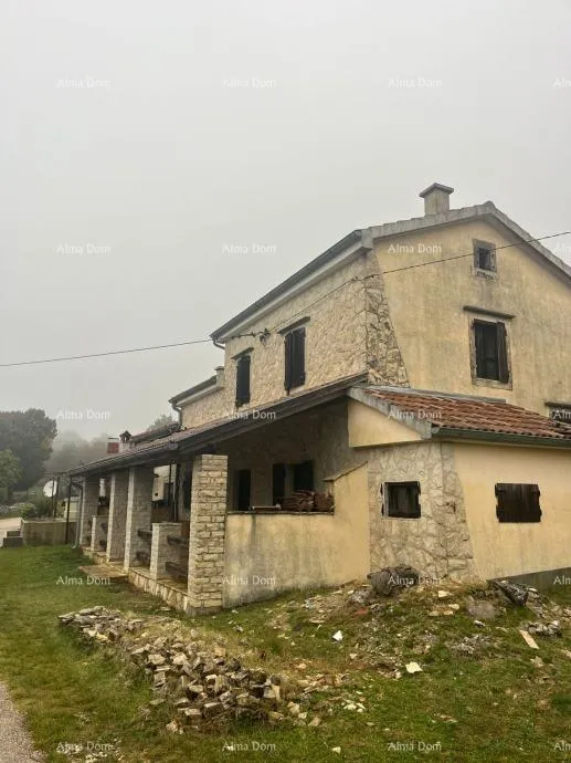 Kuća Prodaje se obiteljska kuća u mirnom dijelu okolice Labina