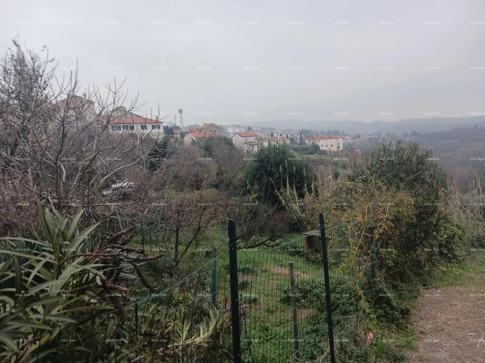 Građevinsko zemljište Prodaja građevinskog zemljišta u centru Buja! - Buje