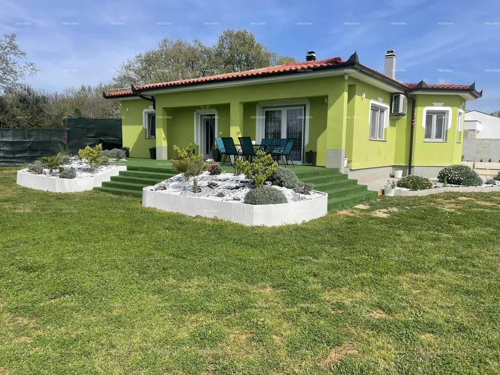 kuća prizemnica s velikim vrtom - slika 2