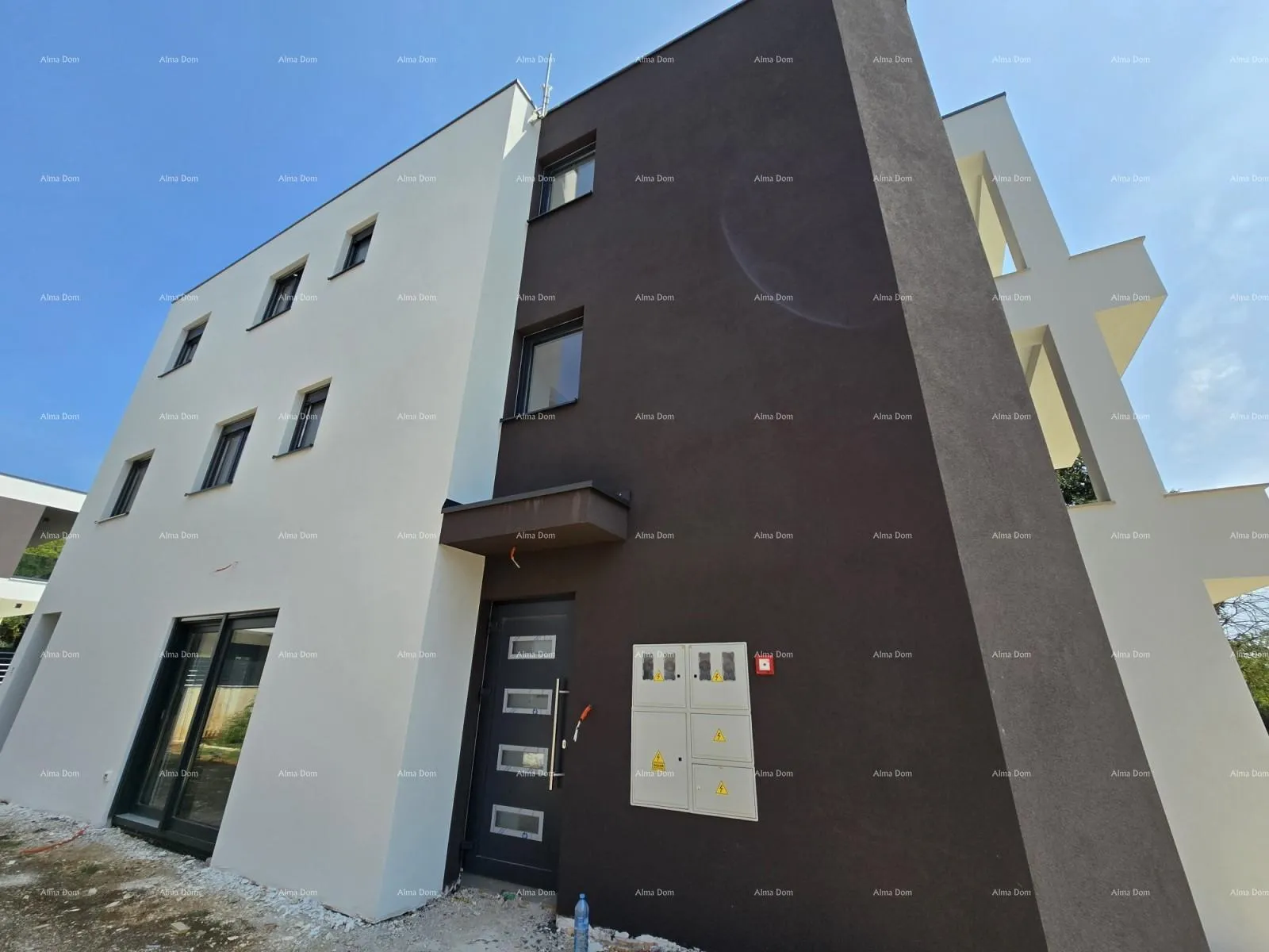 stan moderni stan u novogradnji, useljiv, 500 m od mora - slika 4