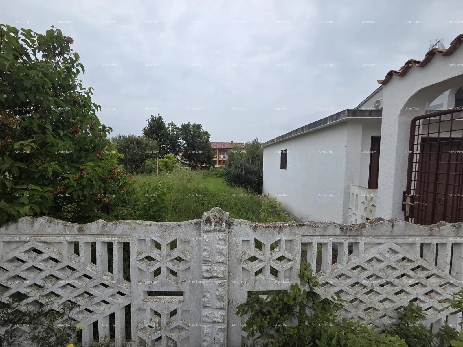građevinsko zemljište barbariga! građevinsko zemljište sa garažom s uporabnom dozvolom! - slika 2