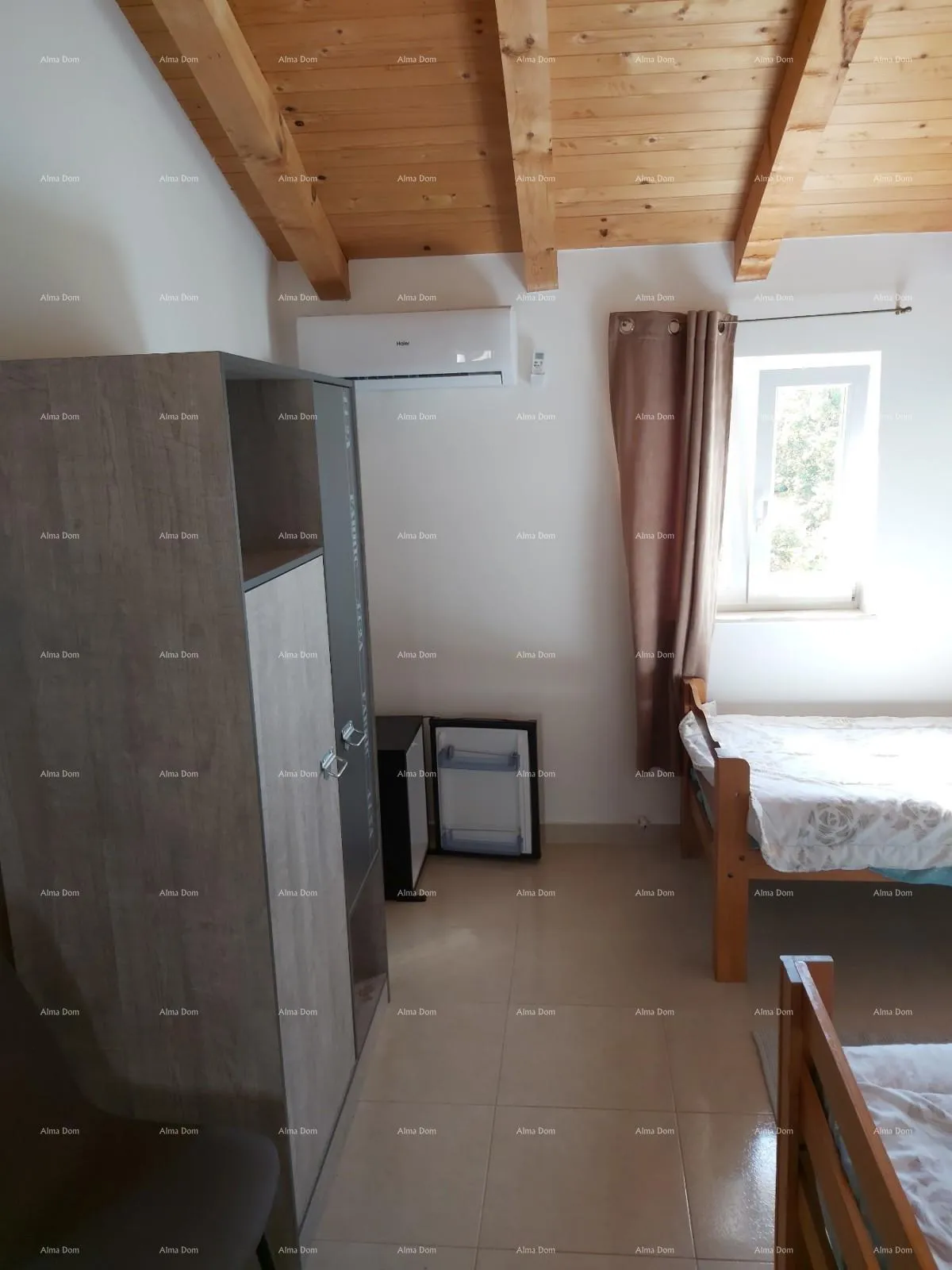 kuća prodaja- kuća sa konobom, velikom terasom, dva trosobna stana, dvorištem. odlična prilika za investiranje! - slika 16