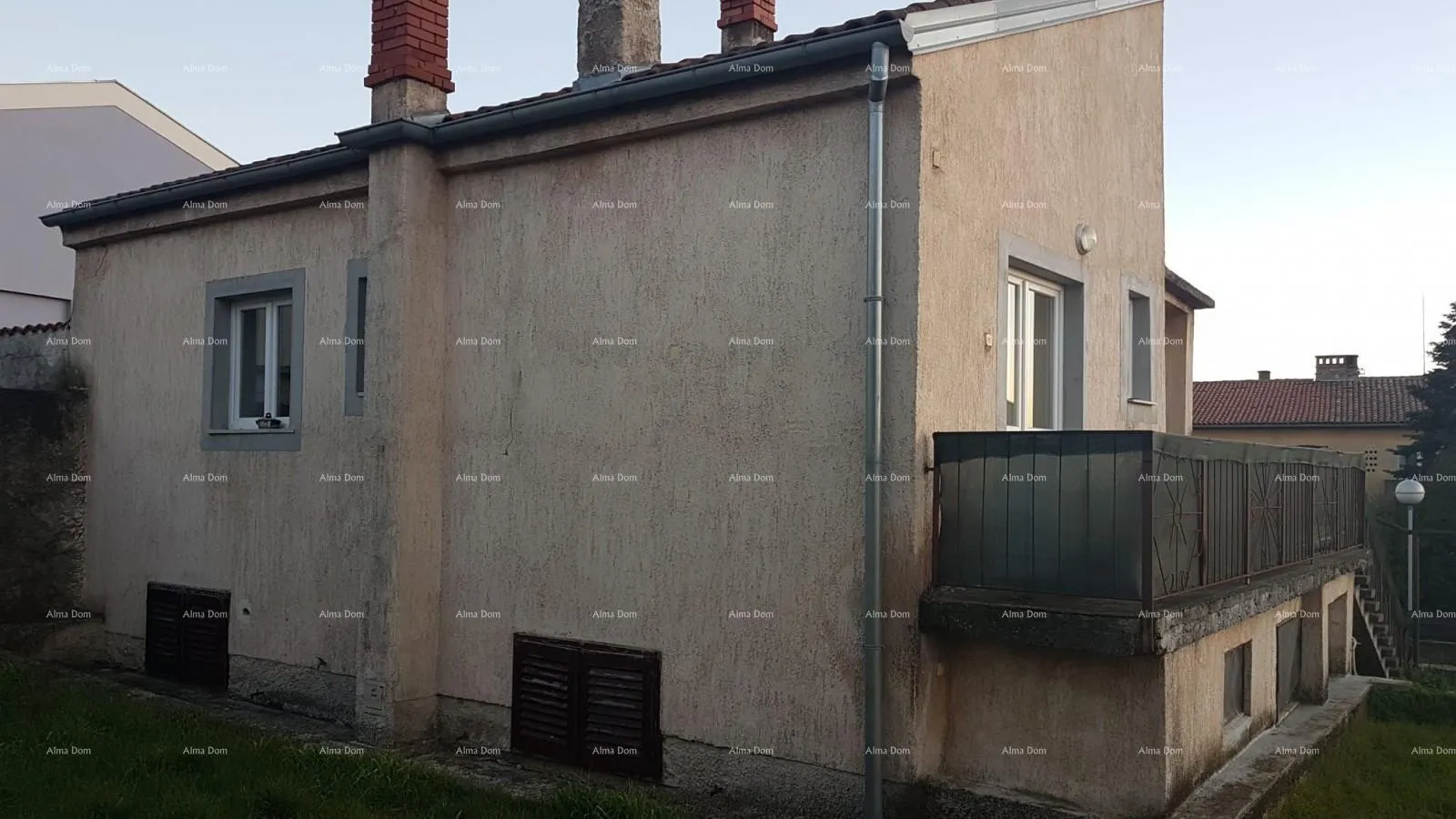 kuća pula! kuća s dva stana i velikim vrtom. blizina mup-a. - slika 9