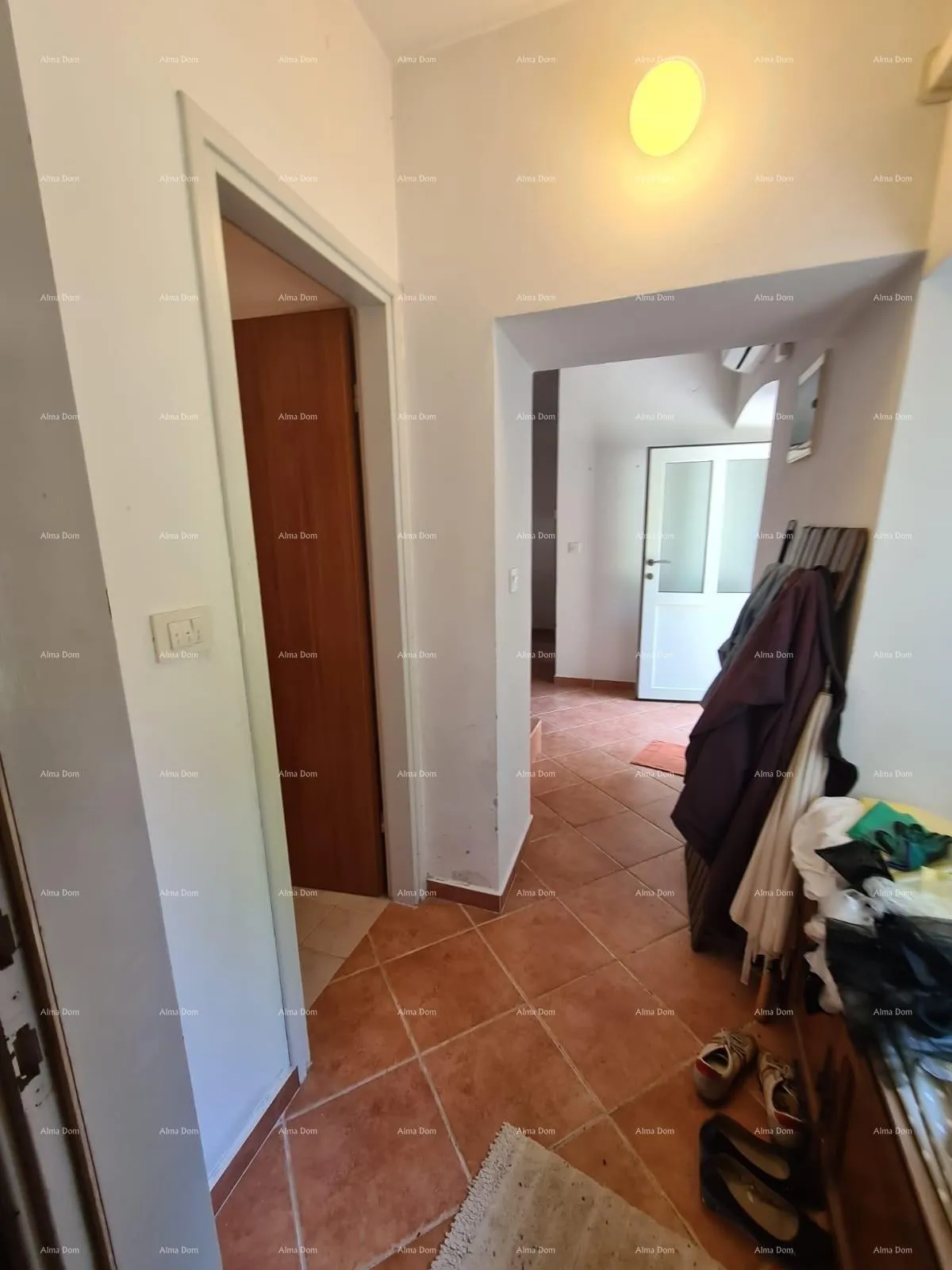 kuća prodaja kuće sa dvorištem i velikim zemljištem, barban - slika 11