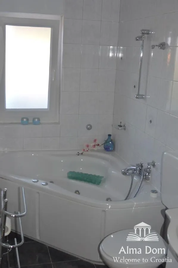 kuća prekrasna kuća u banjolama sa vrtom iz snova!!!! - slika 21