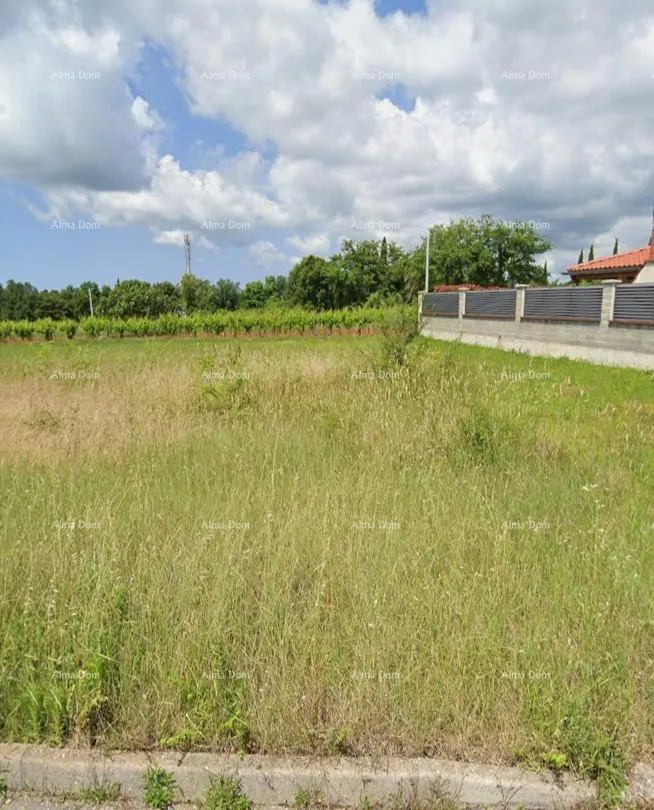 Građevinsko zemljište Prodaja građevinskog zemljišta na lijepoj lokaciji, u manjem mjestu, blizu Vodnjana.