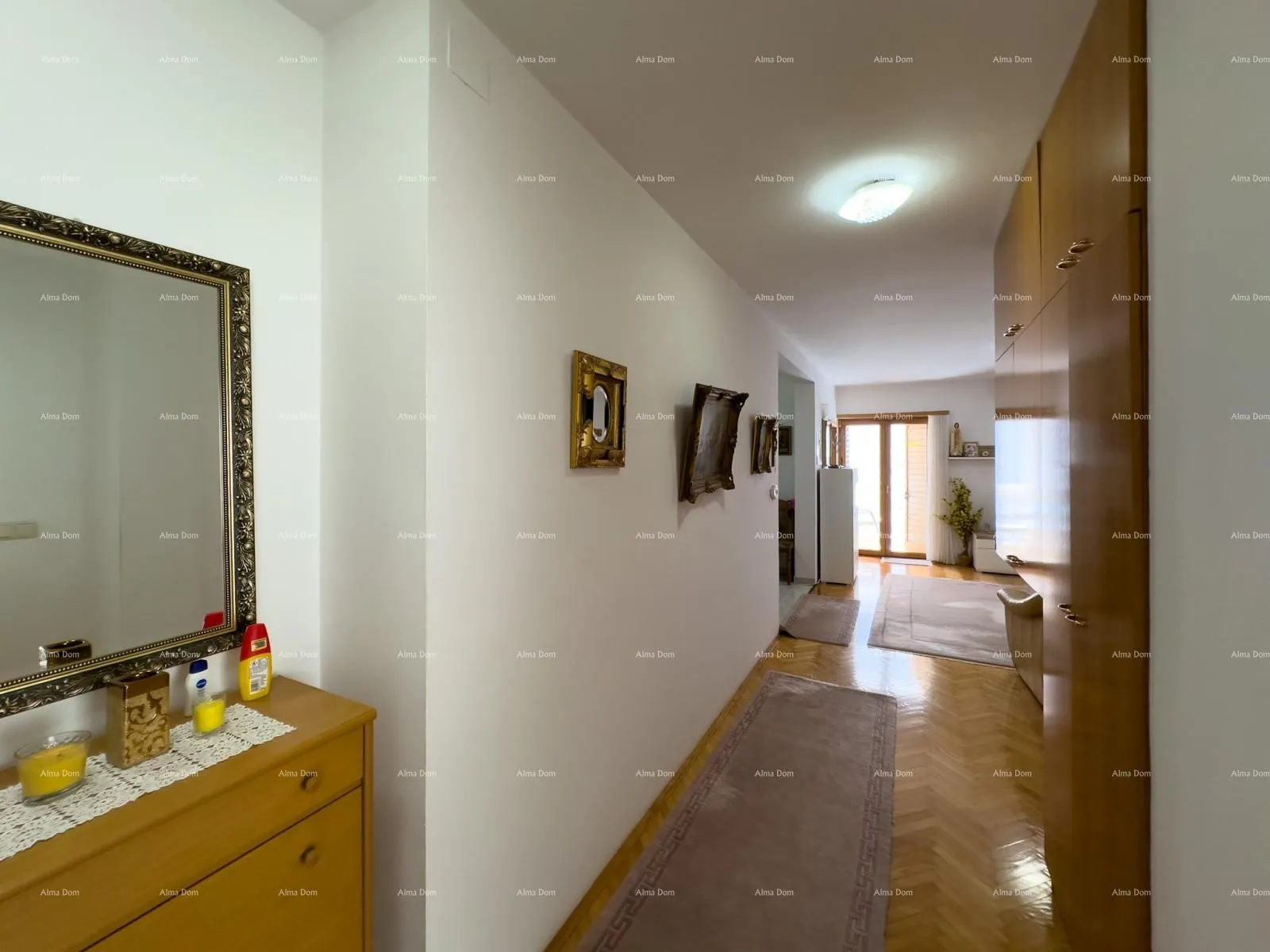 kuća prodajemo apartmansku kuću na mirnoj lokaciji u medulinu! - slika 4