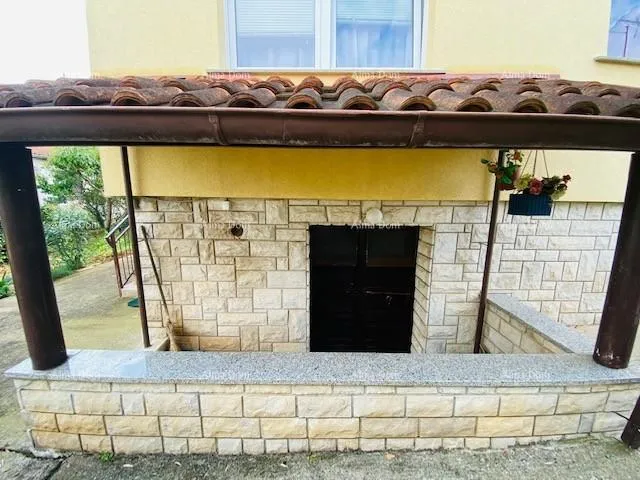 kuća prostrana, namještena kuća u puli s velikim dvorištem i brojnim mogućnostima - slika 36