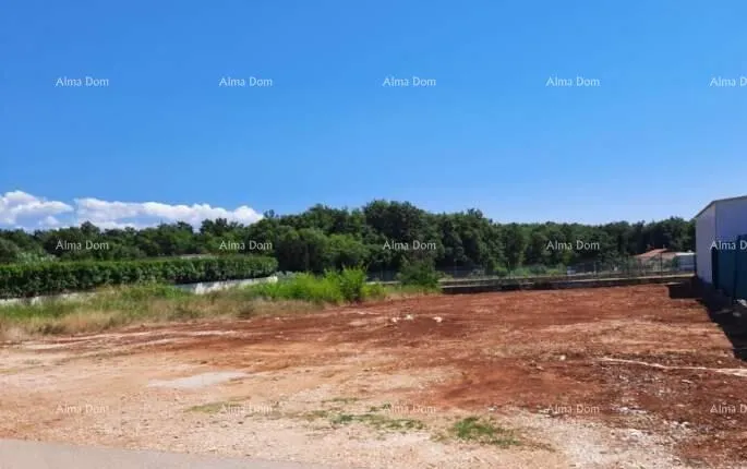 Građevinsko zemljište Prodaje se građevinsko zemljište poslovno-stambene namjene na atraktivnoj lokaciji, 990 m2