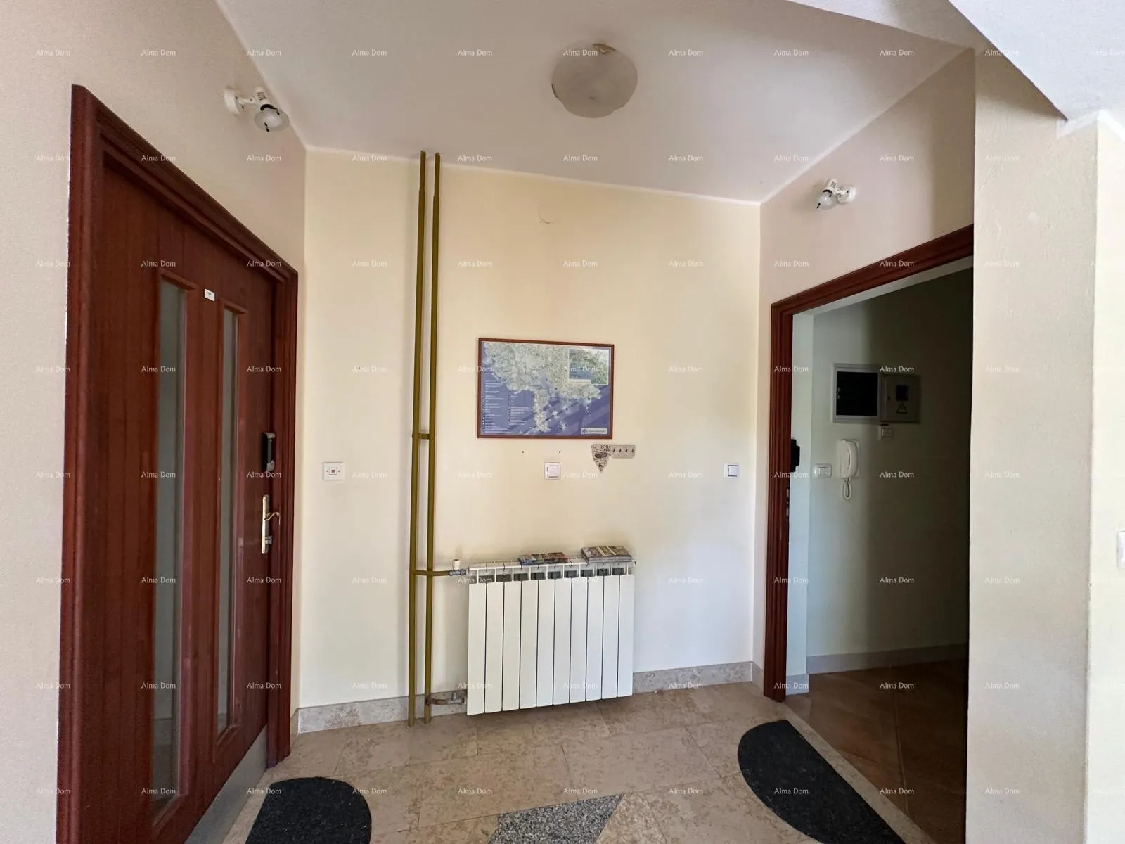 kuća prodajemo kuću sa pet apartmana na odličnoj lokaciji! - slika 5