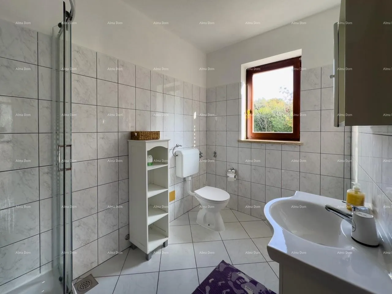 kuća prodajemo kuću sa sedam apartmana na velikoj okućnici sa bazenom i garažom. banjole - slika 16
