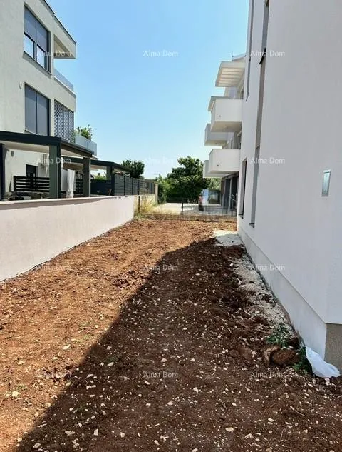 stan prodajemo stan u novogradnji sa vrtom! štinjan. - slika 11