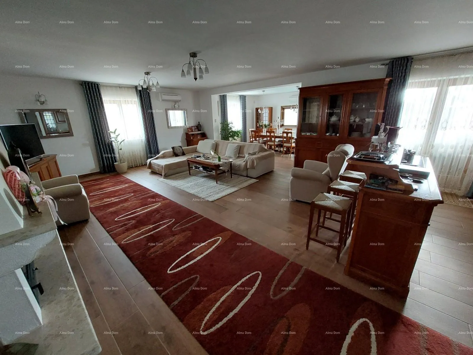 kuća moderna kuća sa dva stana, unutarnjim bazenom i velikim dvorištem - slika 19