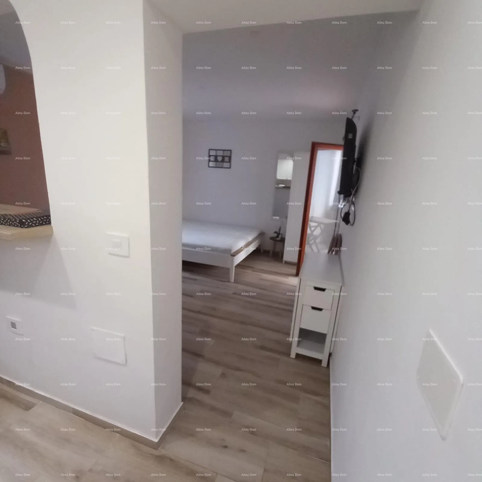 kuća prodaje se kuća sa 3 apartmana i dvorištem, blizu pule. pješčana uvala. - slika 7