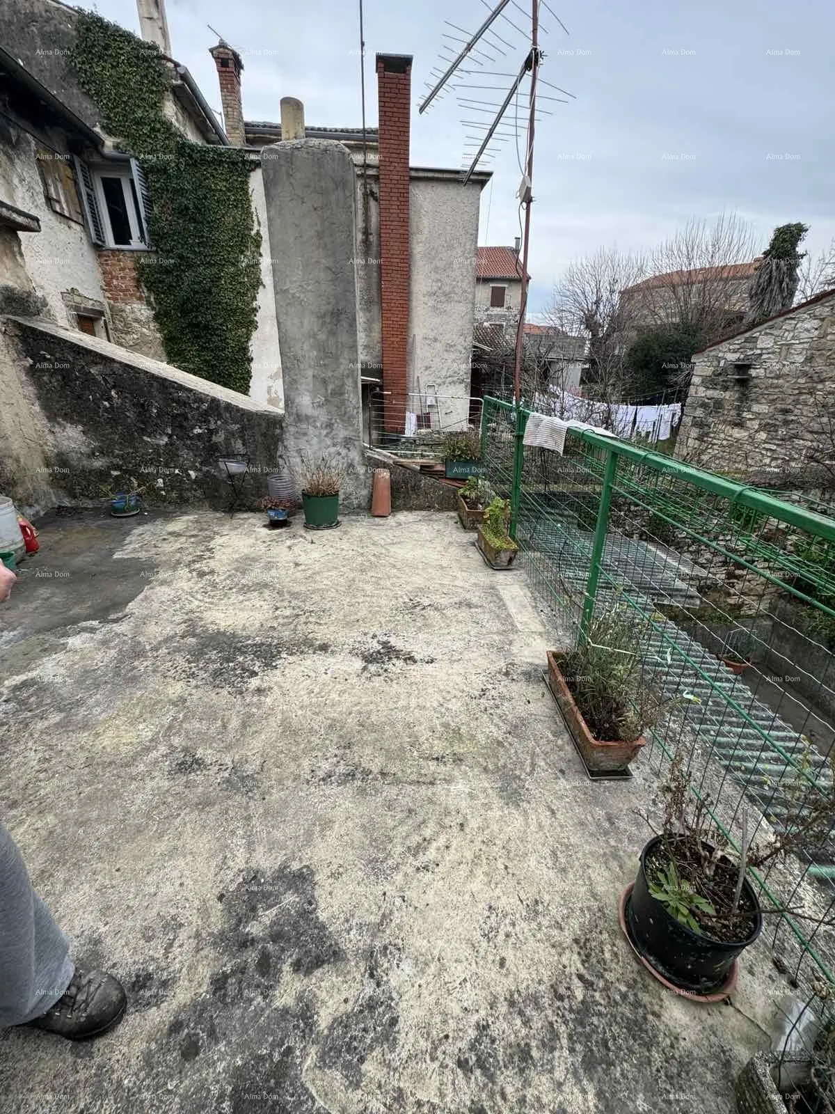 kuća prodaja kuće sa dvorištem u nepodrednoj blizini centra, buje! - slika 4