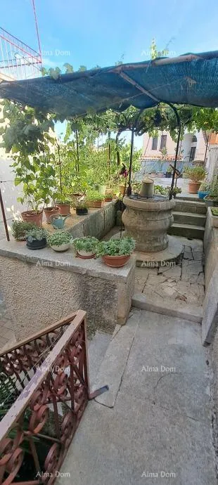 kuća prodaje se kuća s dvorištem i garažom - slika 2