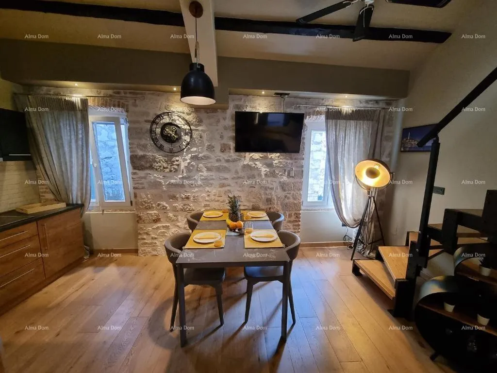 stan prodaja - elegantno uređen dvoetažni stan u staroj jezgri grada, rovinj! - slika 8