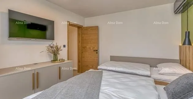 kuća prodaja prelijepe apartmanske kuće sa tri apartmana u centru, vrsar! - slika 17