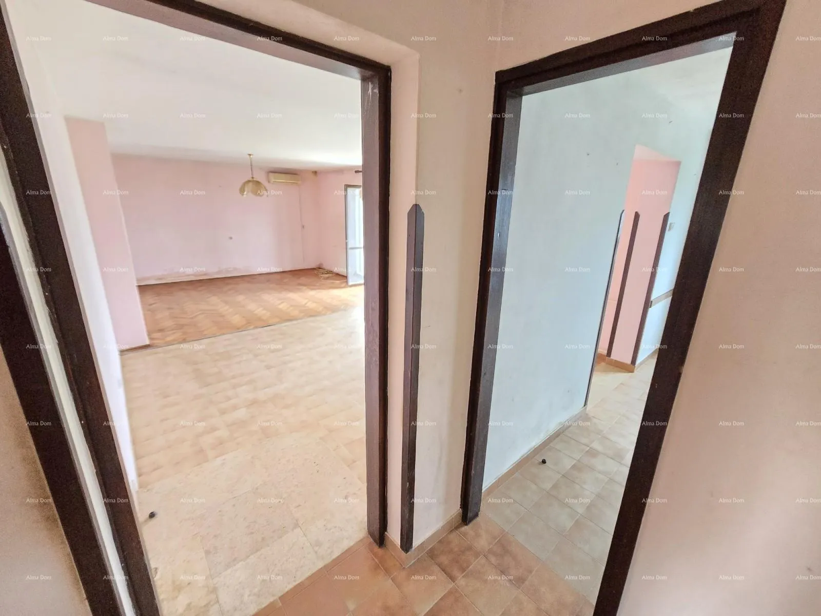 kuća prostrana kuća u blizini pule ! dva stana- 2500 m² zemljišta! - slika 11