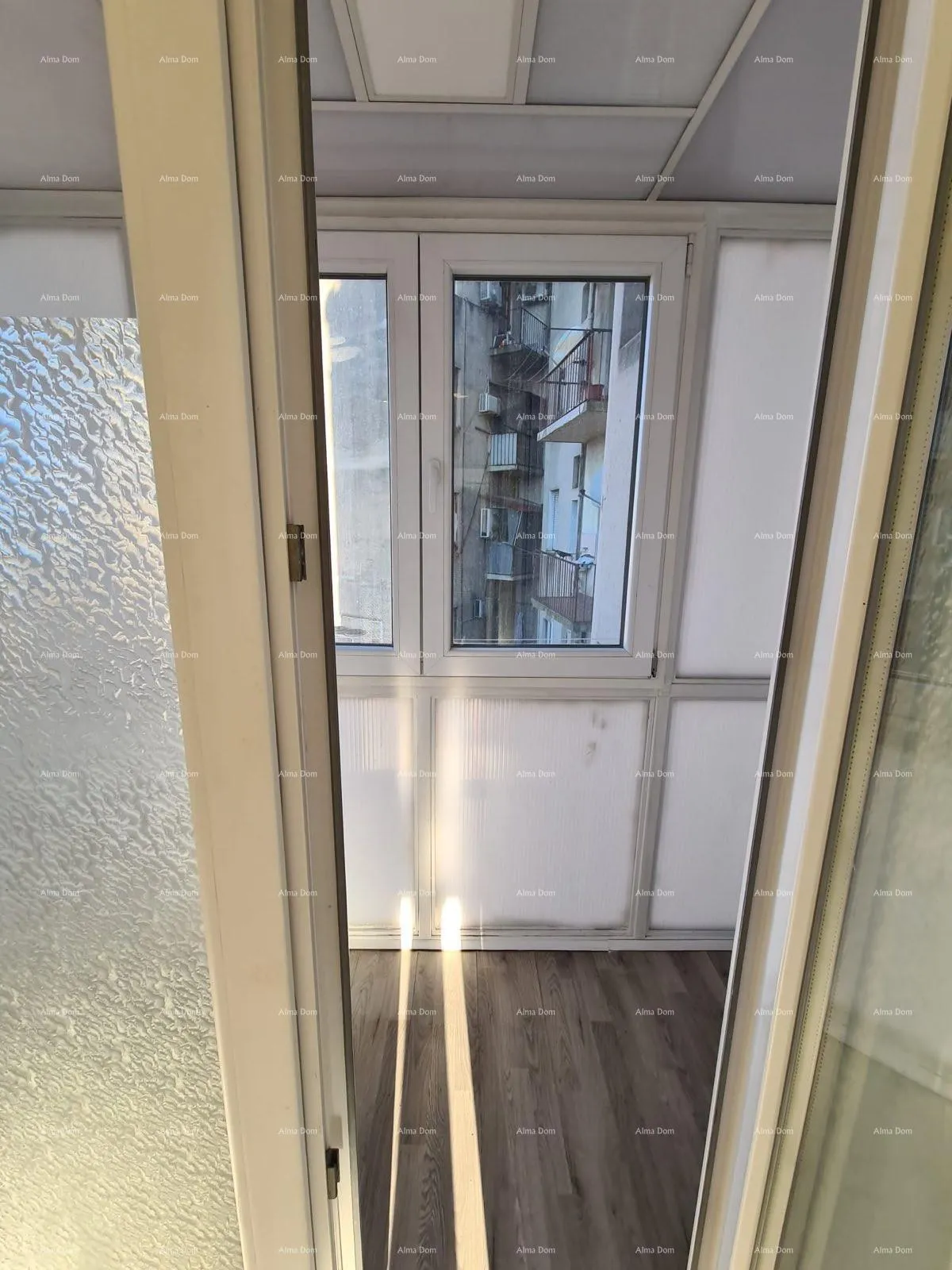 stan pula – renoviran dvosobni stan u centru, 72,83 m². stan se nalazi na glavnoj tržnici. - slika 21