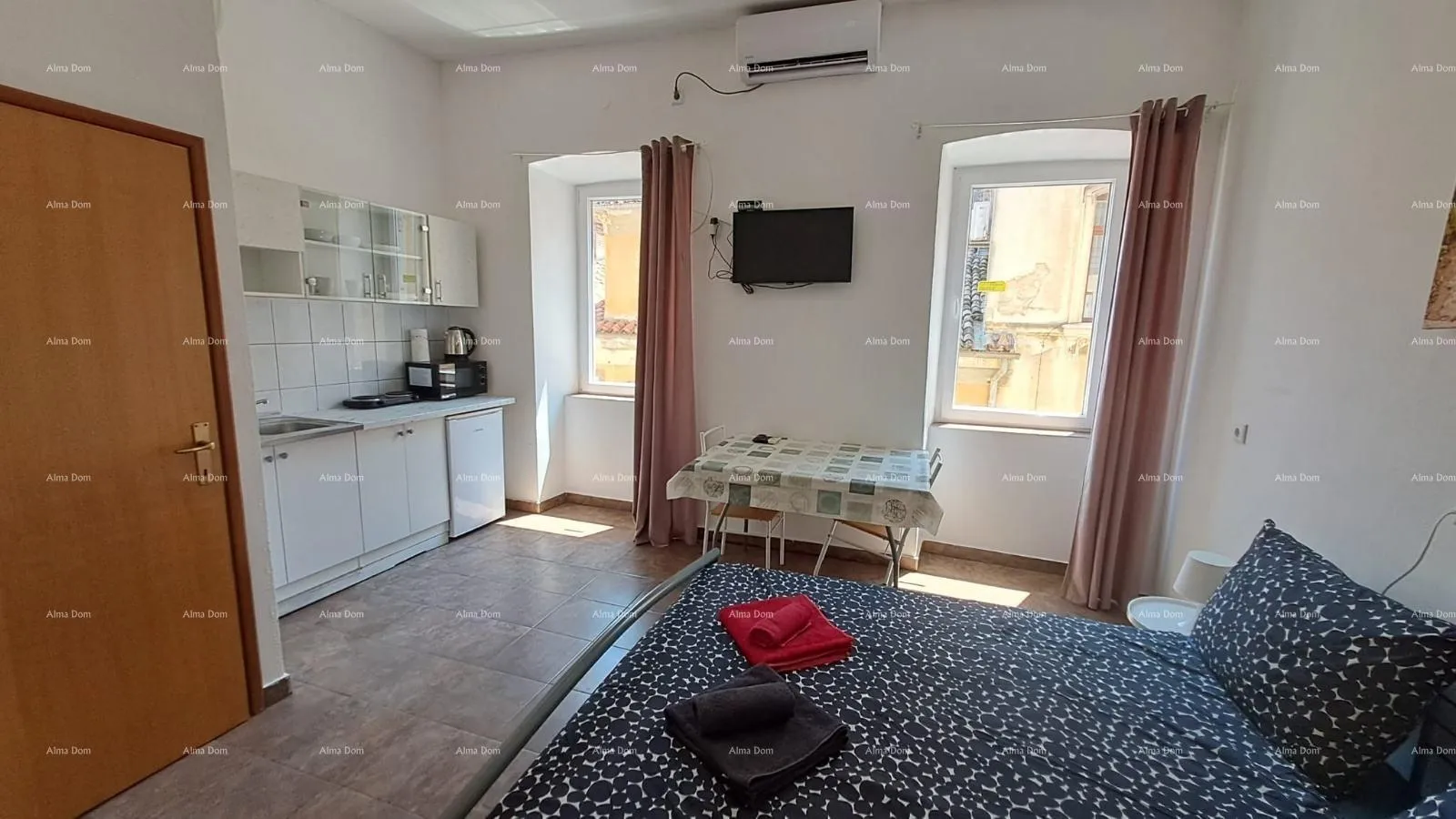 stan pula, strogi centar – 90,30 m² | 4 uređena studio apartmana | pogled na zlatna vrata | uhodan turistički posao - slika 11