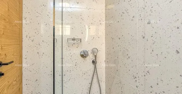 kuća prodaja prelijepe apartmanske kuće sa tri apartmana u centru, vrsar! - slika 10