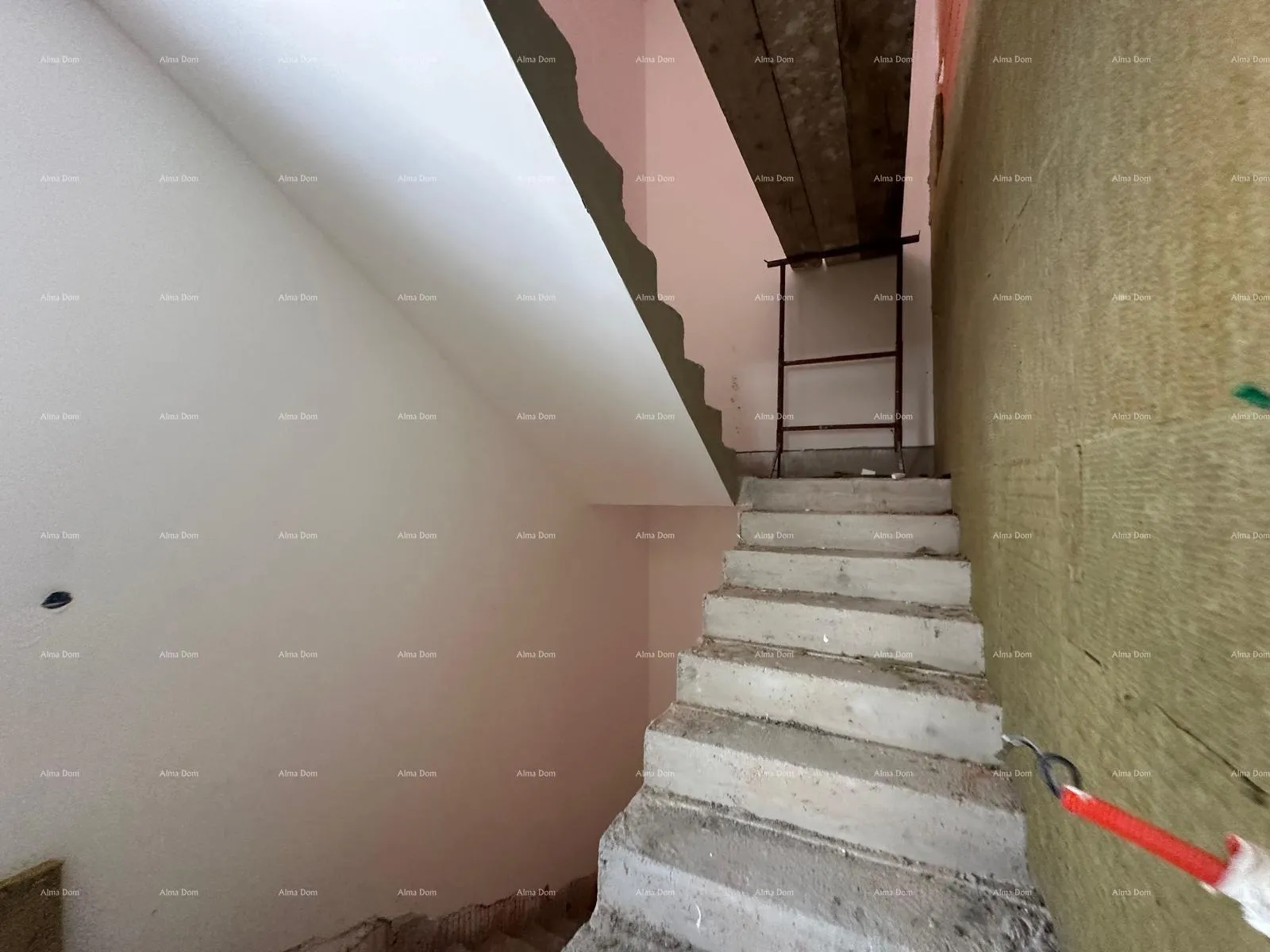 stan prodaja stana/penthouse u novogradnji sa velikom terasom, štinjan! - slika 38
