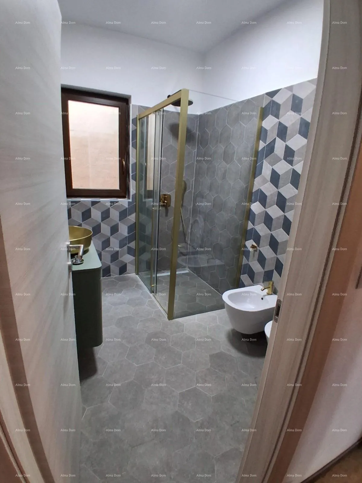 kuća prodaja - luksuzna kuća na velikoj okućnici s bazenom, wellness sobom i teretanom, blizina poreča! - slika 45