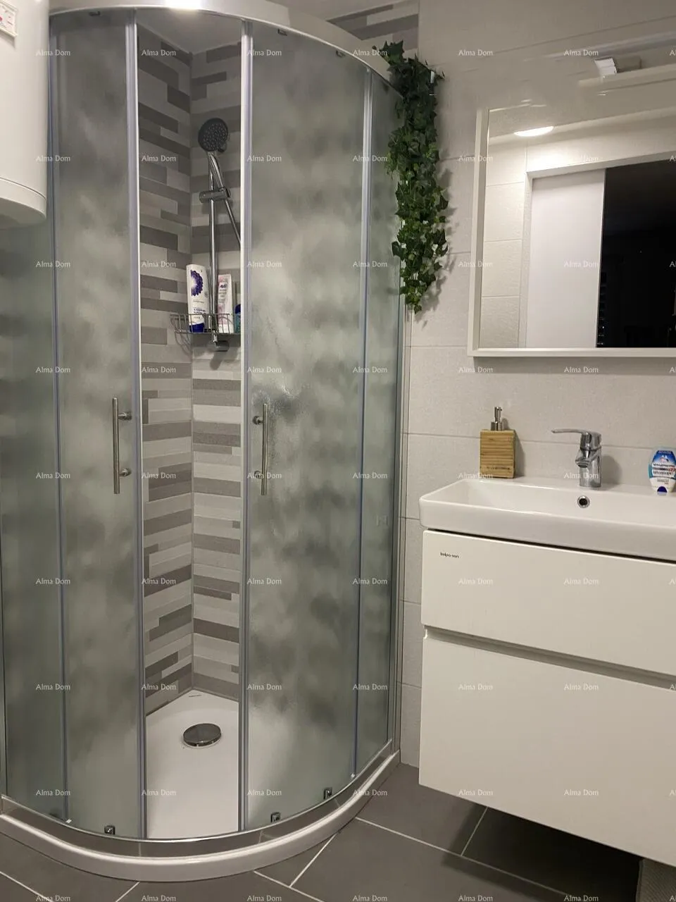 kuća umag, crveni vrh, kuća s tri odvojena apartmana - slika 17