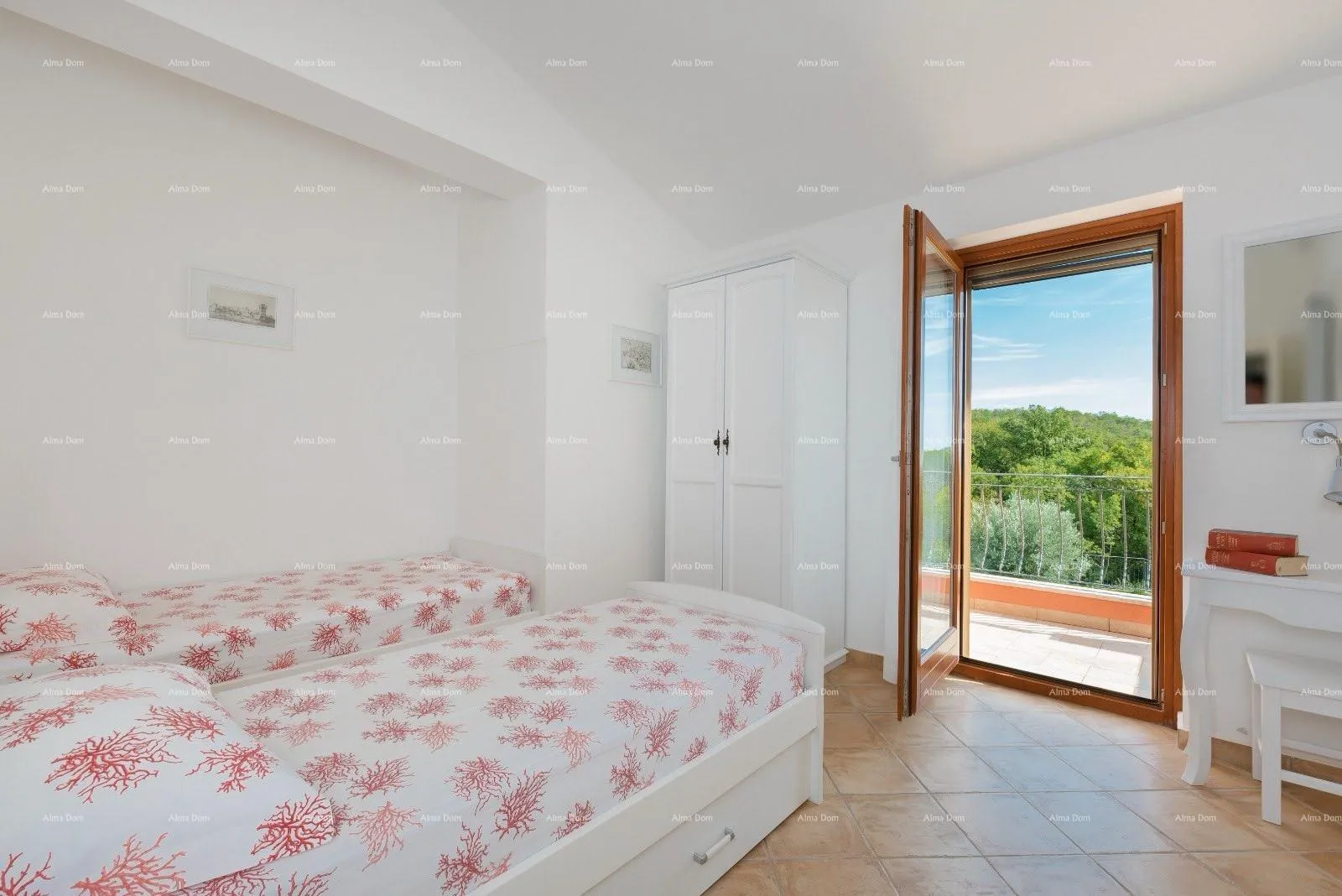kuća vila s dva apartmana i bazenom, okolica labina - slika 10