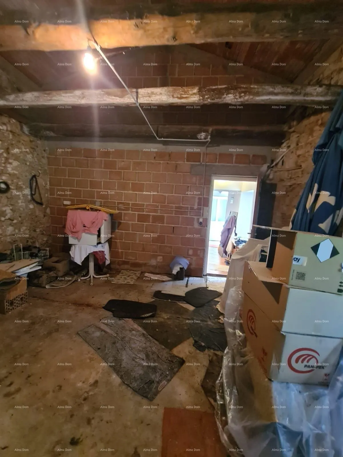 kuća prodaja kuće sa dvorištem i velikim zemljištem, barban - slika 25