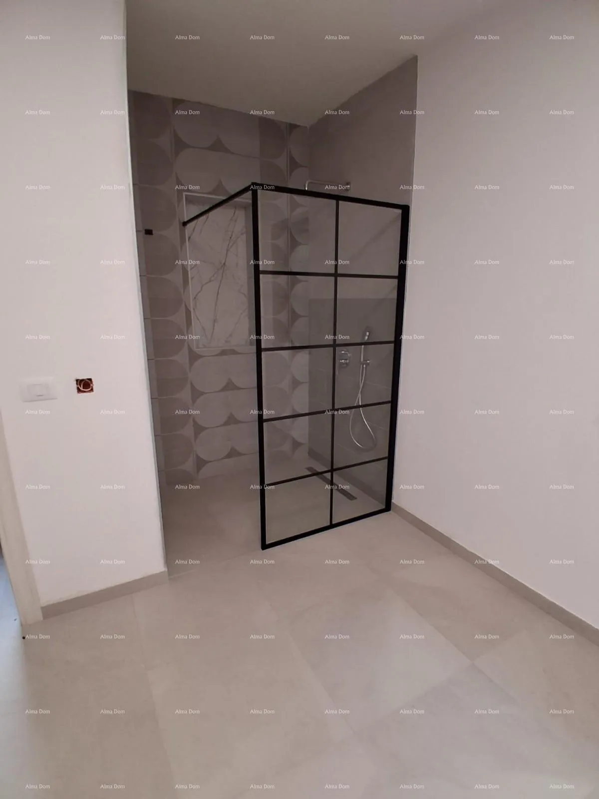 kuća prodaja - luksuzna kuća na velikoj okućnici s bazenom, wellness sobom i teretanom, blizina poreča! - slika 17