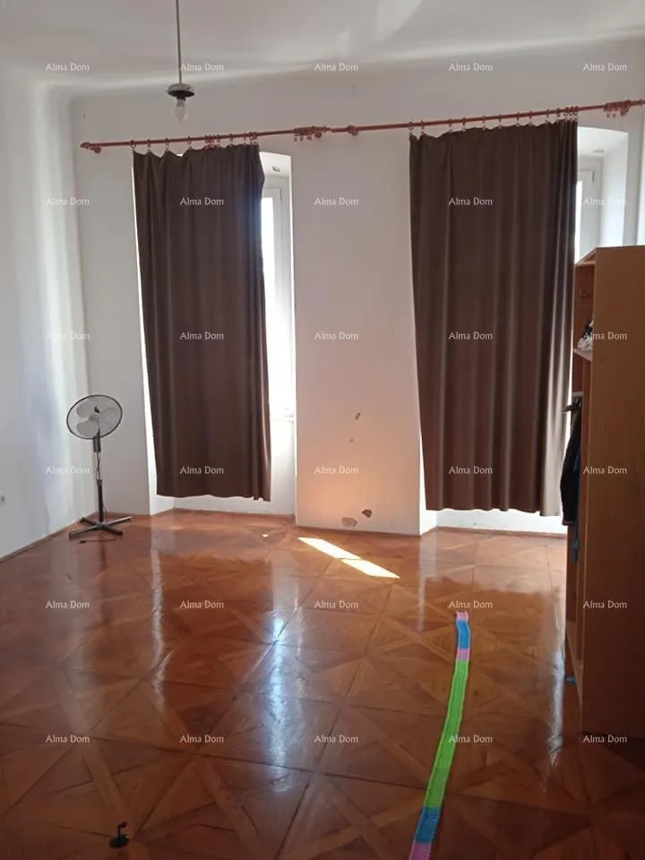 stan prodaje se stan u centru . smješten u glavnoj ulici grada pule, istarska ulica. - slika 11