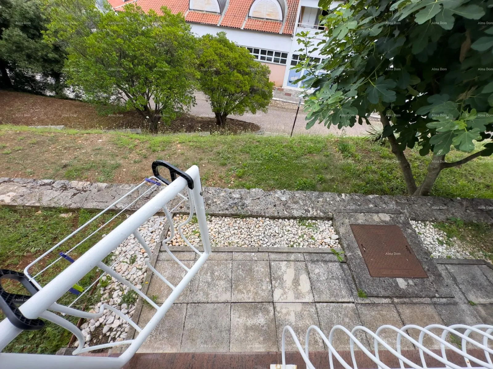 stan prodajemo renovirani stan u dugoj uvali! - slika 21