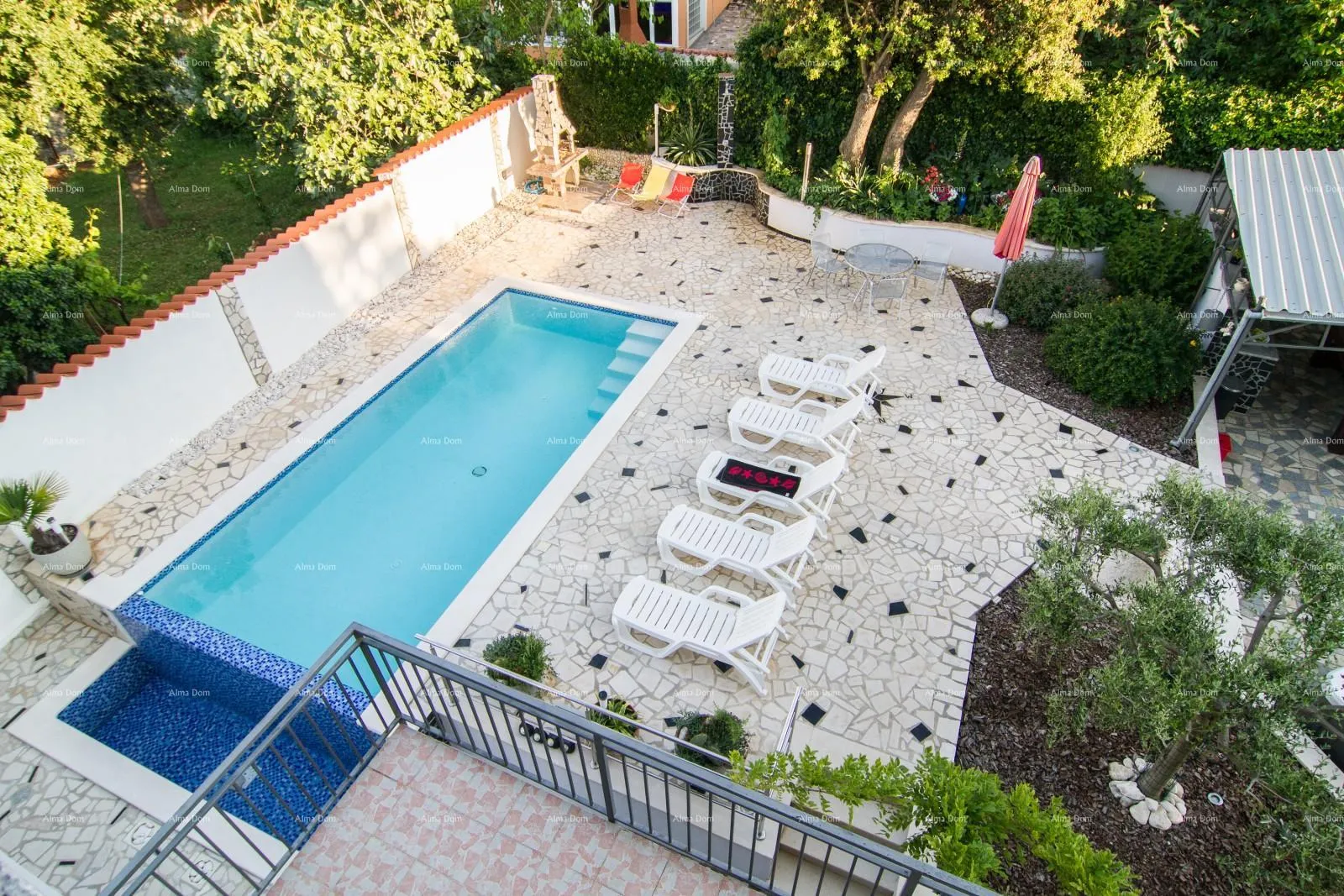 kuća na prodaju: apartmanska kuća s bazenom i pogledom na more – banjole! - slika 2
