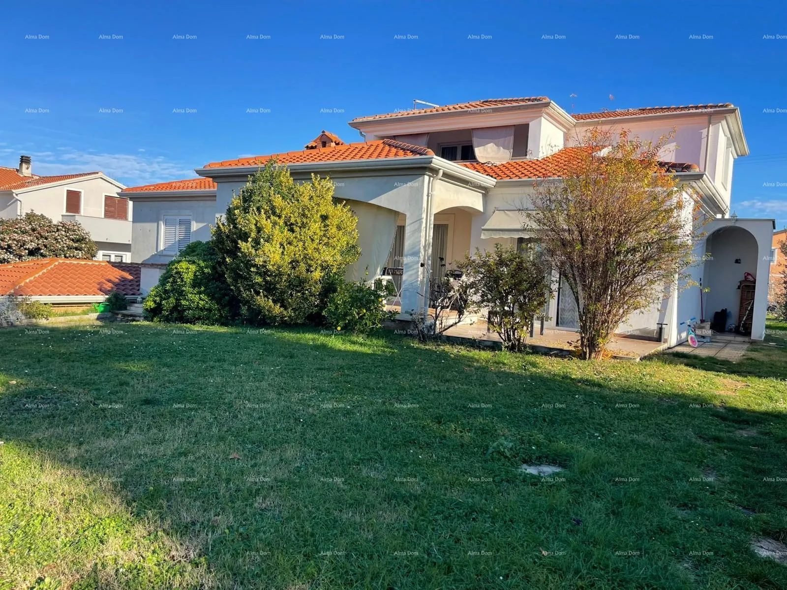 kuća umag! kuća s velikom okućnicom i terasom. - slika 4