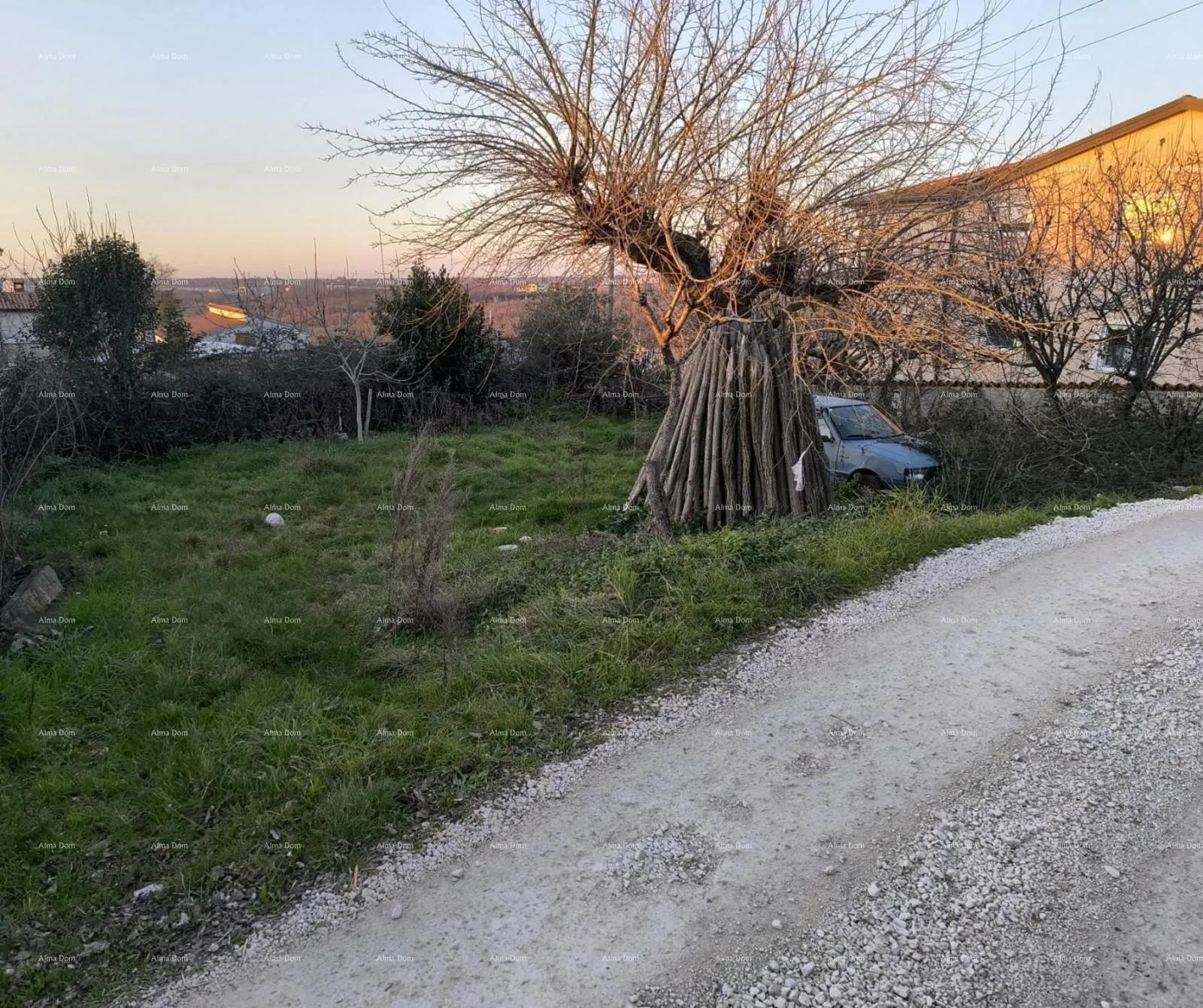 kuća prodaja kuće za renovaciju s građevinskim zemljištem, blizina poreča, žbandaj! - slika 3