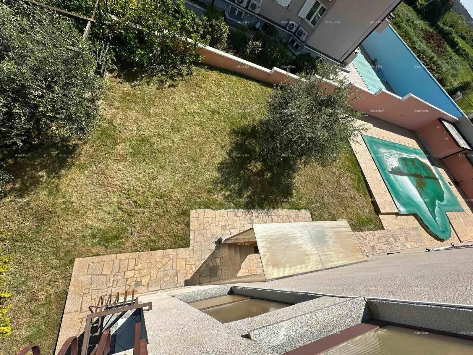 kuća prodajemo kuću sa pet apartmana na odličnoj lokaciji! - slika 31