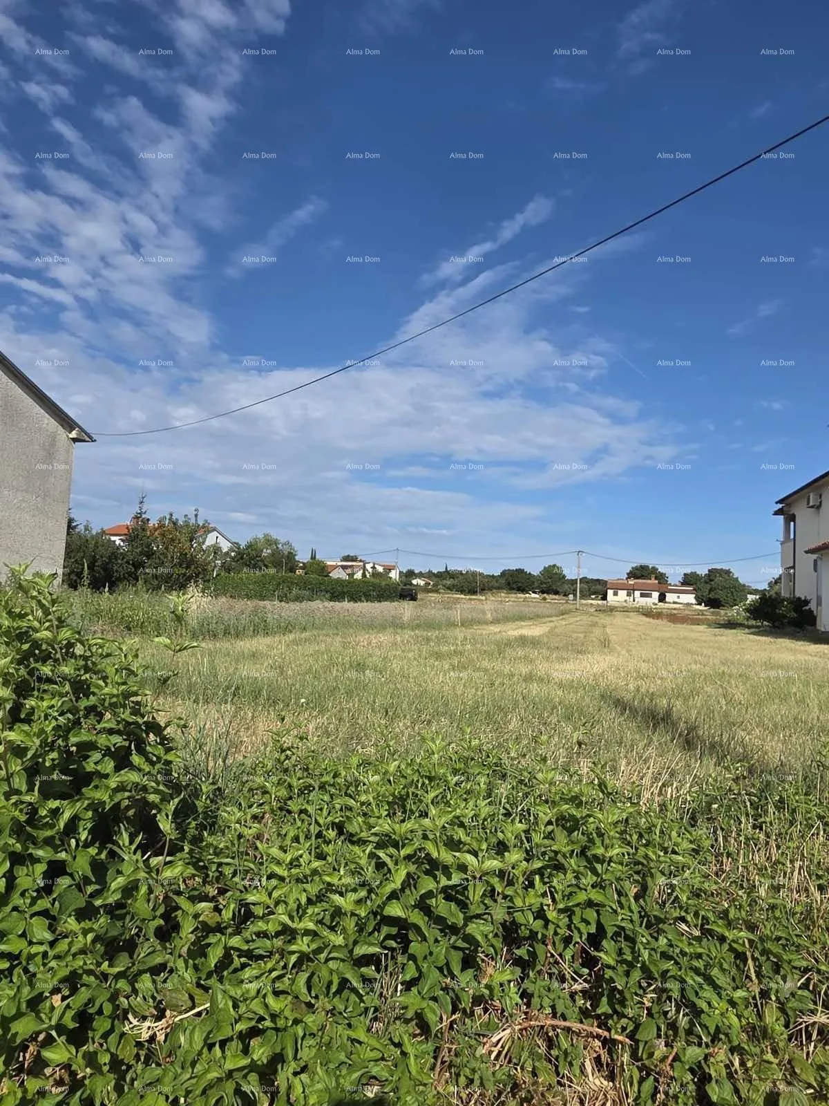Građevinsko zemljište Prodaje se građevinsko zemljište – Marčana, 840 m²