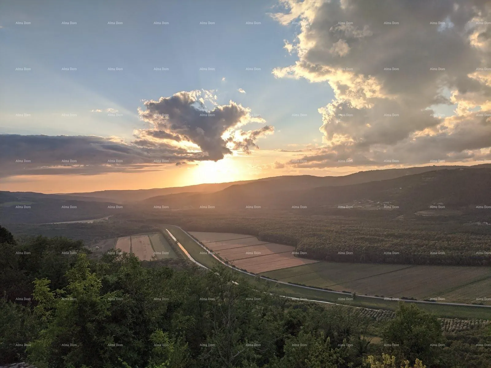 kuća prekrasna renovirana kuća s pogledom i poslovnim prostorom - slika 24