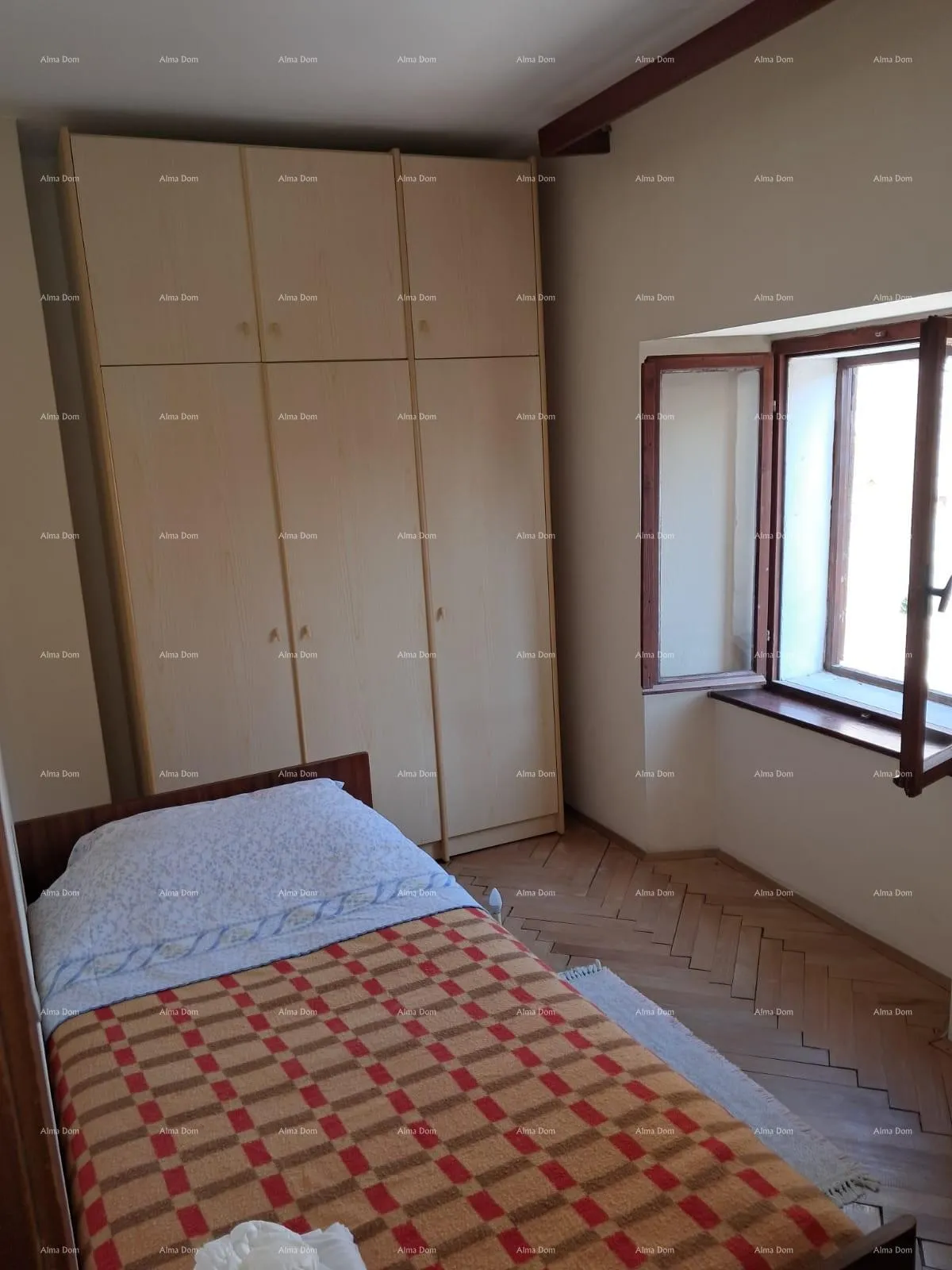 kuća buje! kuća na tri etaže u centru, - slika 15