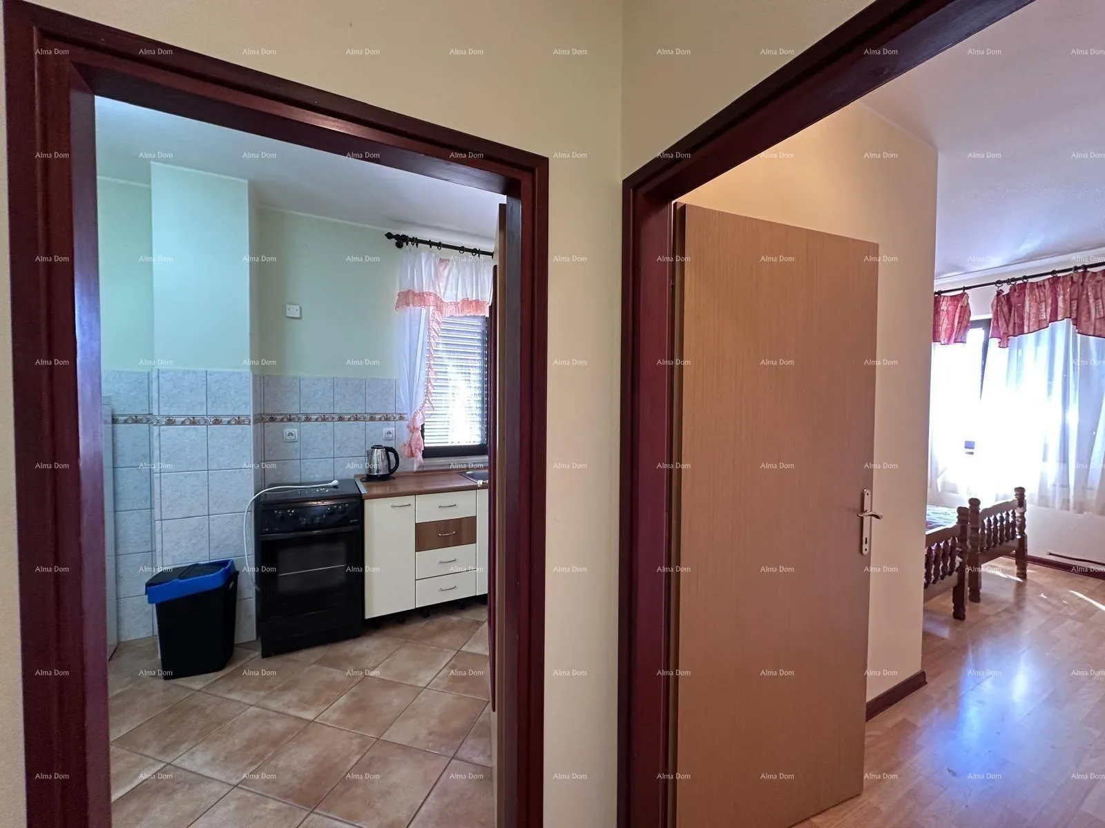 kuća prodajemo kuću sa pet apartmana na odličnoj lokaciji! - slika 37