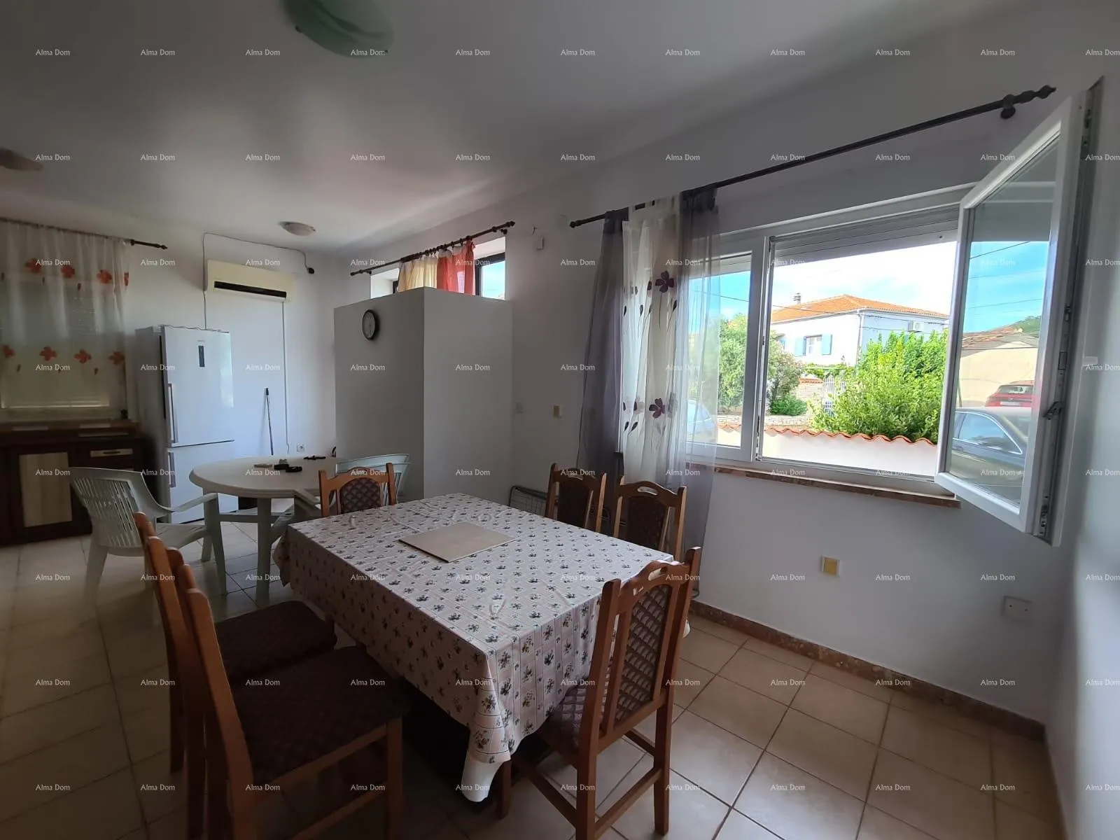 kuća prodaja, ližnjan , kuća u nizu sa tri apartmana. - slika 22