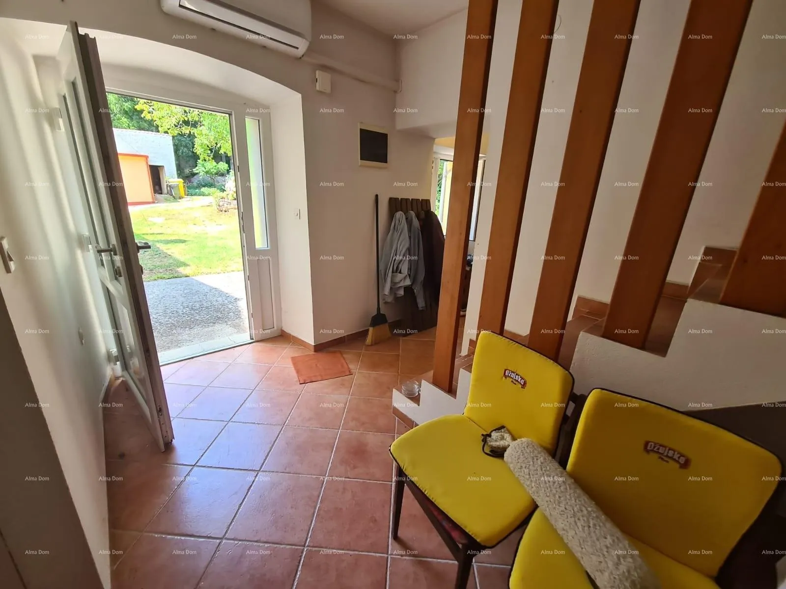 kuća prodaja kuće sa dvorištem i velikim zemljištem, barban - slika 8