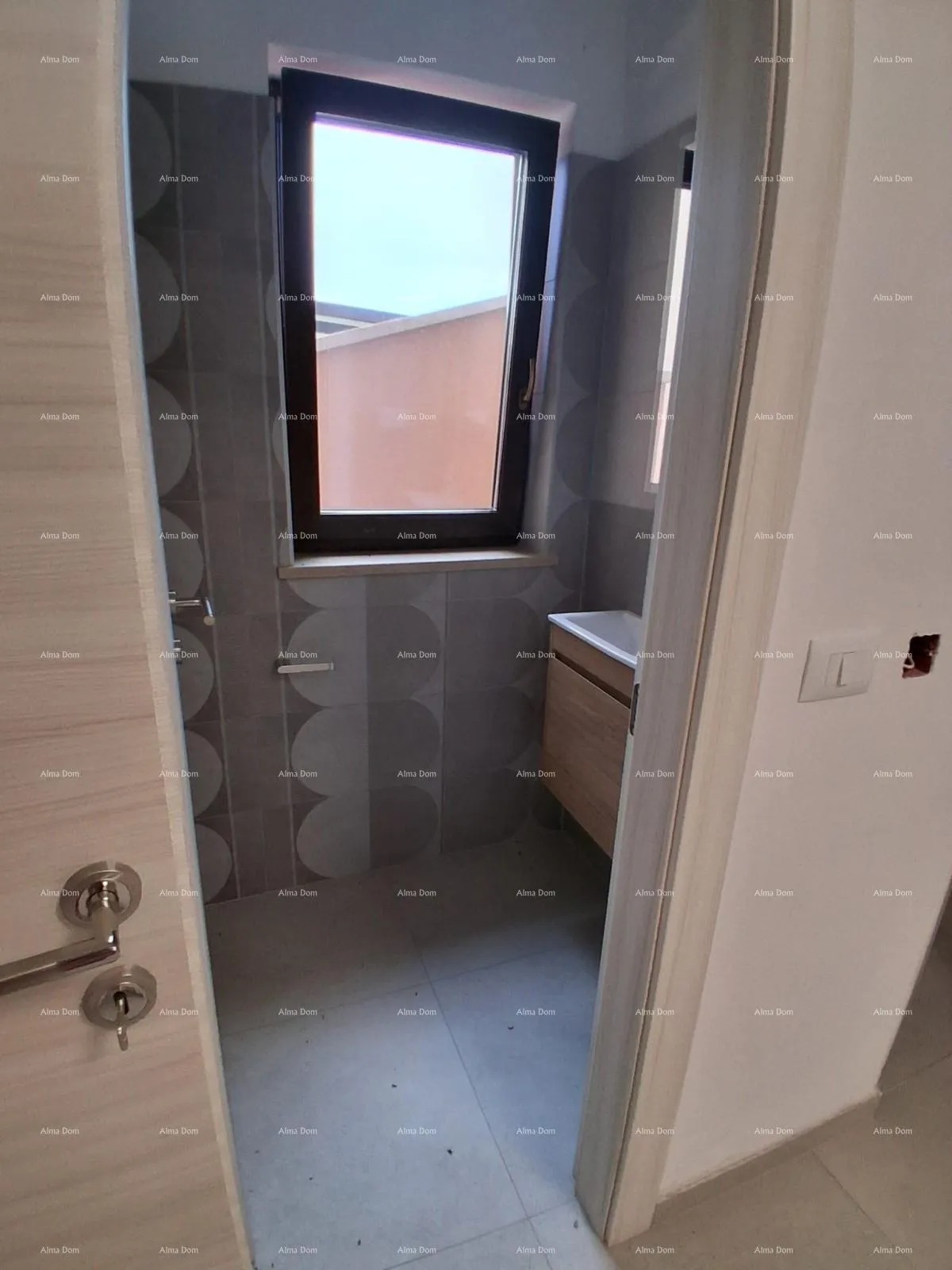 kuća prodaja - luksuzna kuća na velikoj okućnici s bazenom, wellness sobom i teretanom, blizina poreča! - slika 15