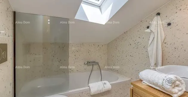 kuća prodaja prelijepe apartmanske kuće sa tri apartmana u centru, vrsar! - slika 26
