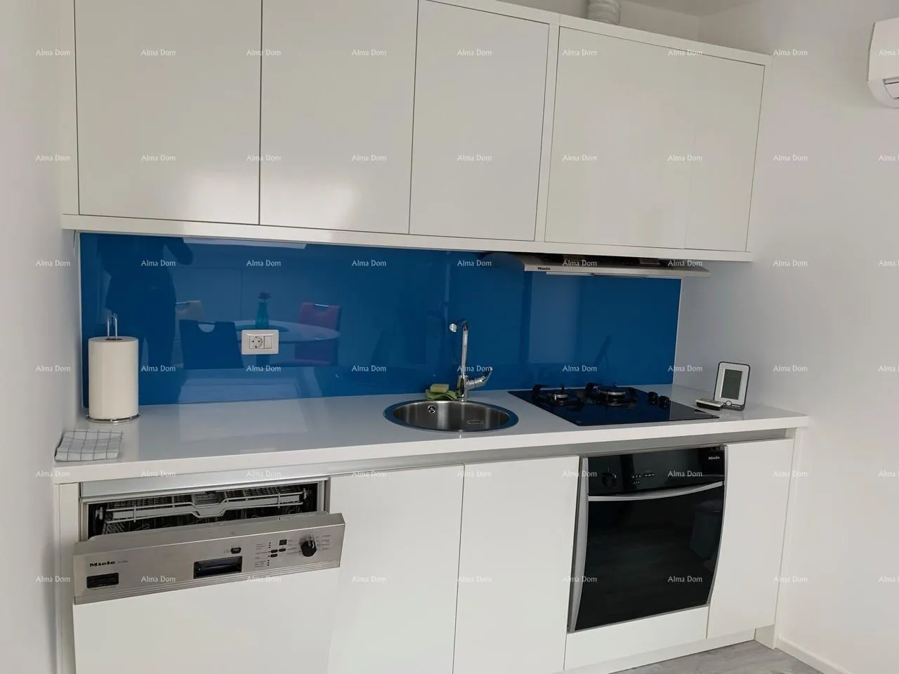 kuća prelijepa kuća s tri etažirana apartmana u staroj jezgri grada, poreč! - slika 48