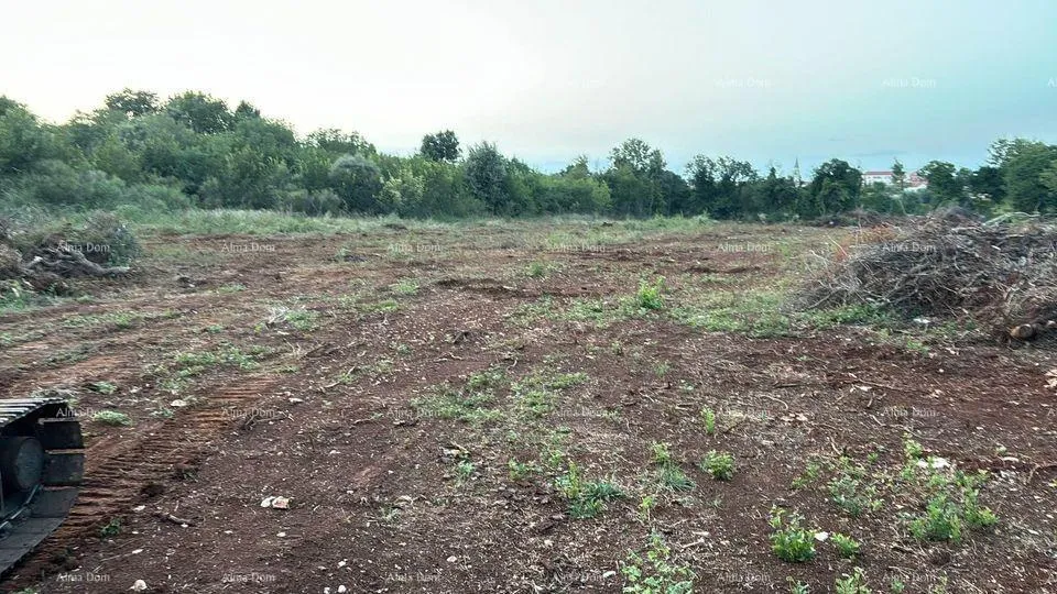 Građevinsko zemljište Prodaje se građevinsko zemljište, 4300m2 u industrijsko-poslovnoj zoni Šišan. - Šišan, Ližnjan