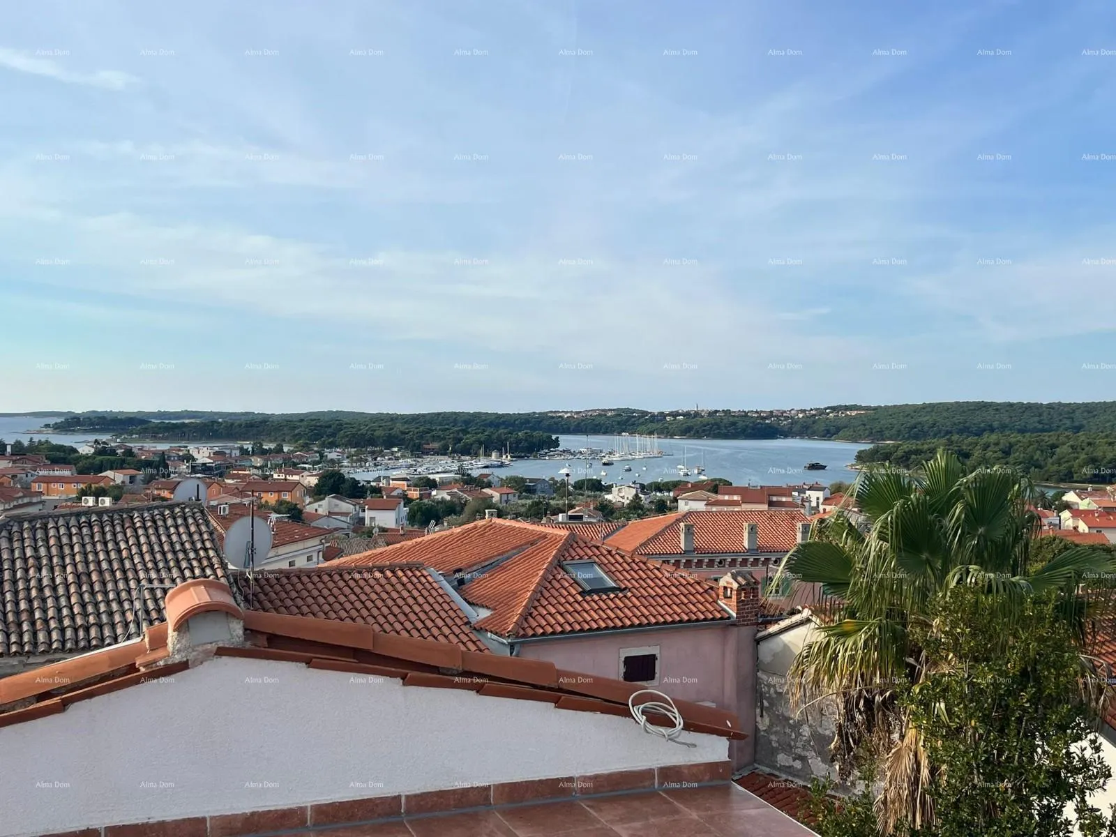 kuća prodaja - renovirana kuća na odličnoj lokaciji s dva apartmana i predivnim pogledom , medulin! - slika 2
